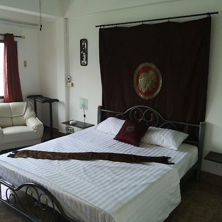 Bellmans Restaurant & Guesthouse Karon Екстериор снимка