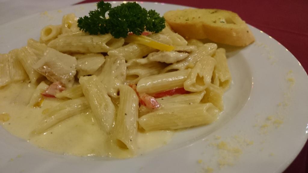 Bellmans Restaurant & Guesthouse Karon Екстериор снимка