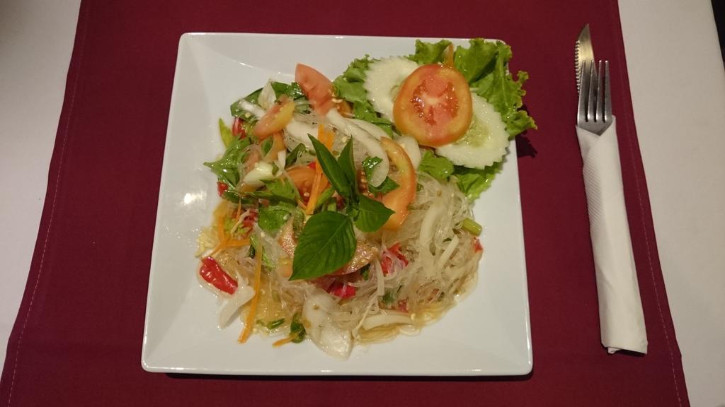 Bellmans Restaurant & Guesthouse Karon Екстериор снимка