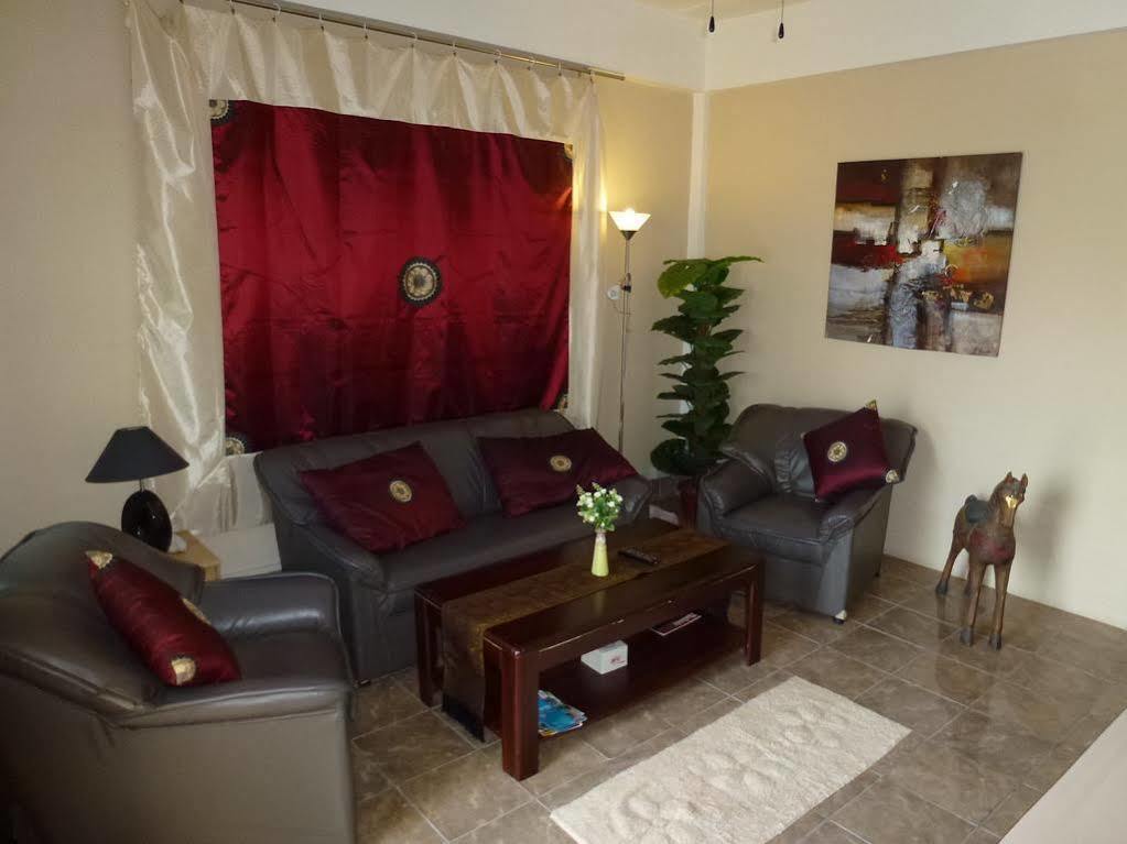 Bellmans Restaurant & Guesthouse Karon Екстериор снимка