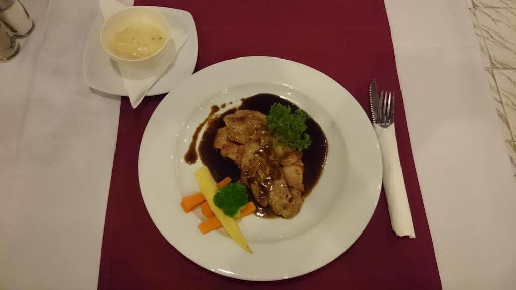 Bellmans Restaurant & Guesthouse Karon Екстериор снимка