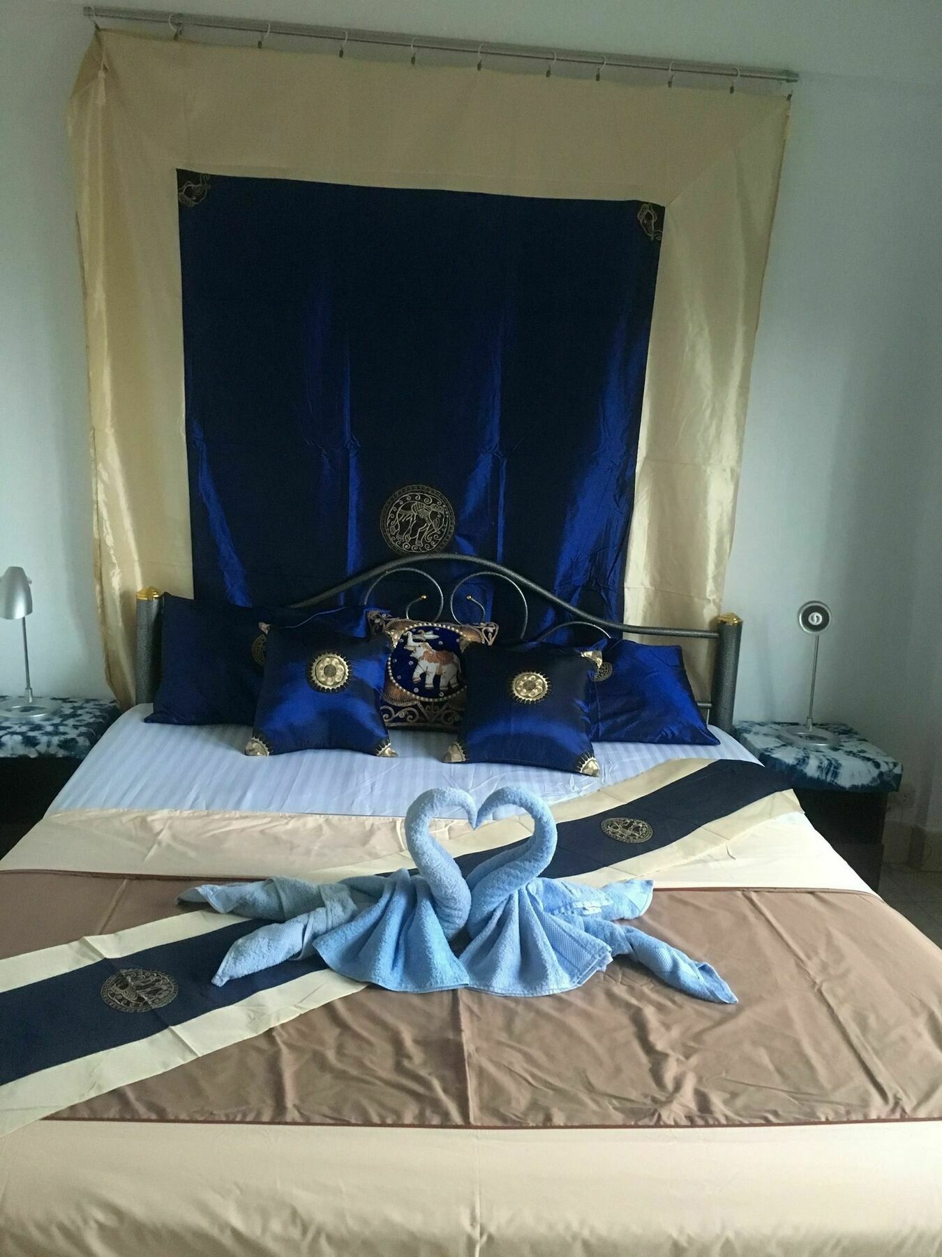 Bellmans Restaurant & Guesthouse Karon Екстериор снимка