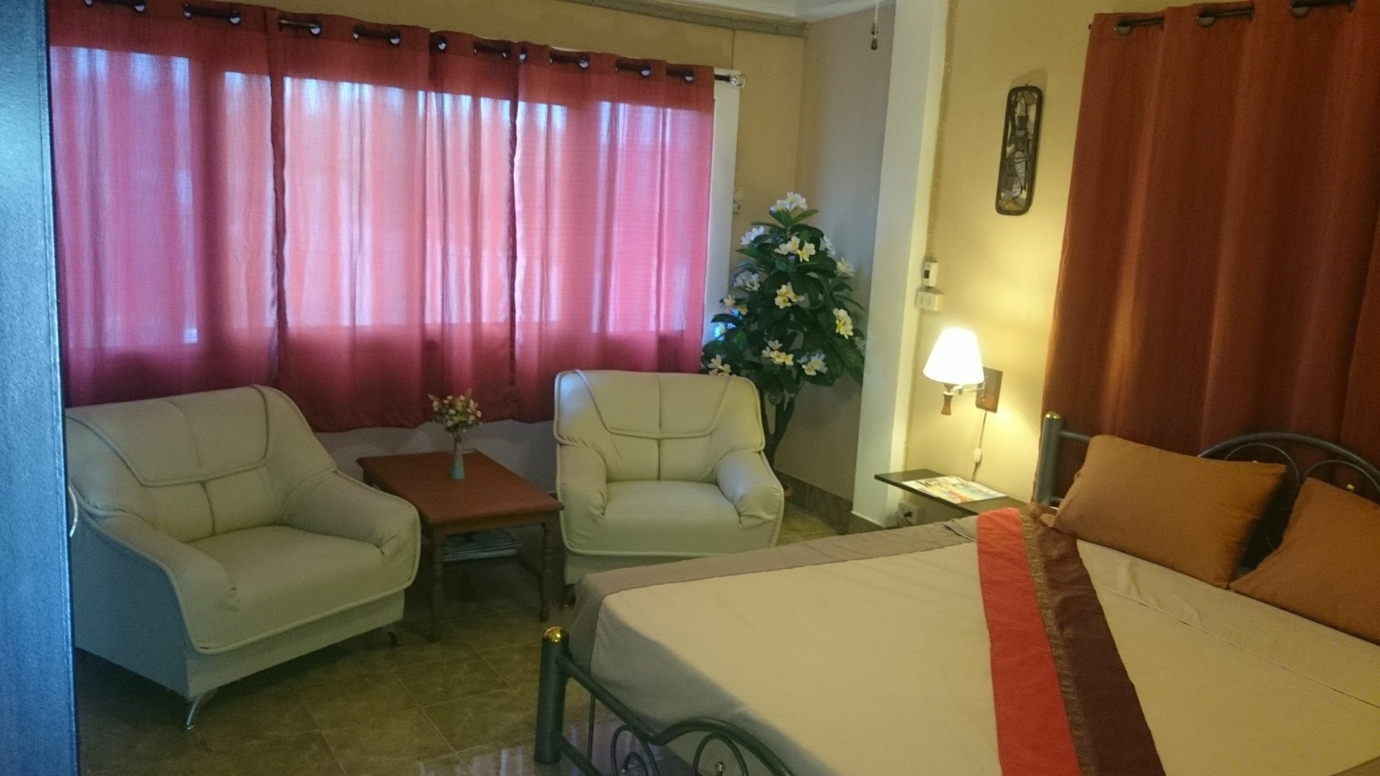 Bellmans Restaurant & Guesthouse Karon Екстериор снимка