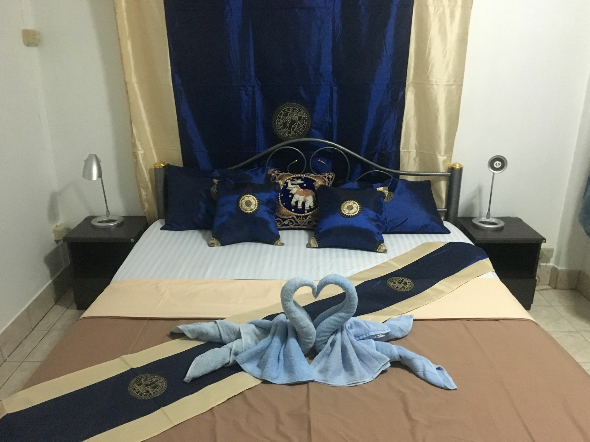 Bellmans Restaurant & Guesthouse Karon Екстериор снимка