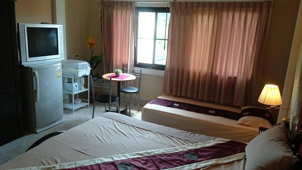 Bellmans Restaurant & Guesthouse Karon Екстериор снимка